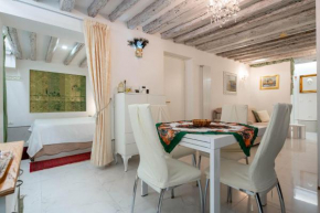 Loving in Venice, 5 stars